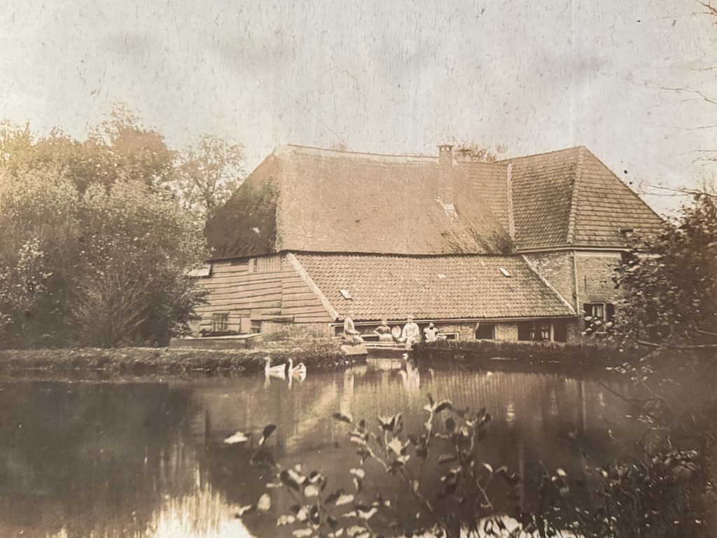 de wijerd en Watermolen van Rakhorst voor 1927.(Eind 19e eeuw)